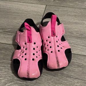 Girls pink Nike shoes size kids 8c